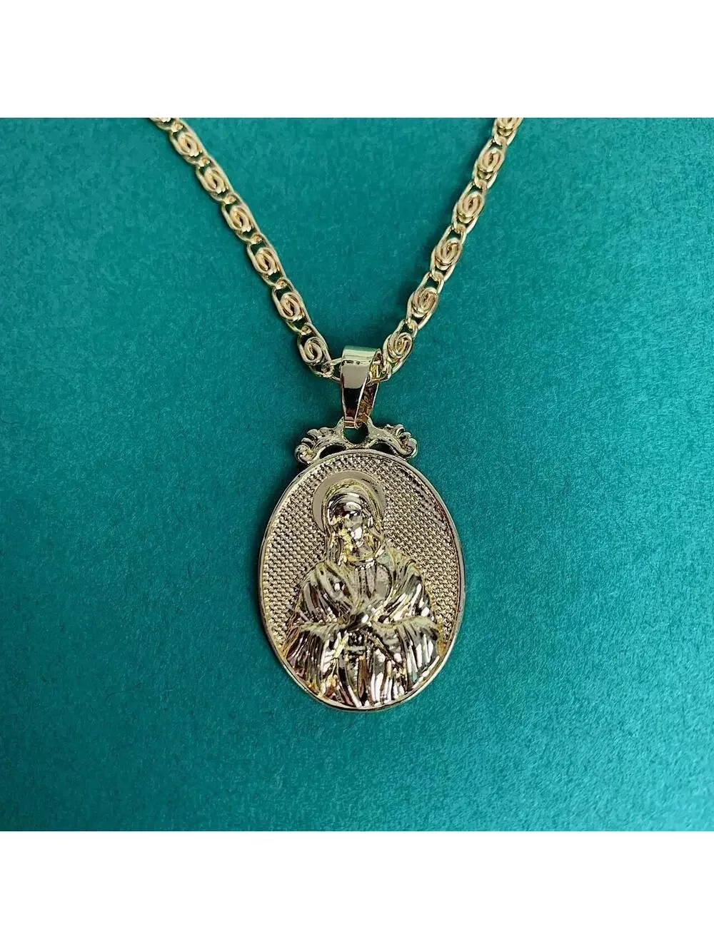 Y2K Style Gold Jesus Circle Pendant Necklace Unisex